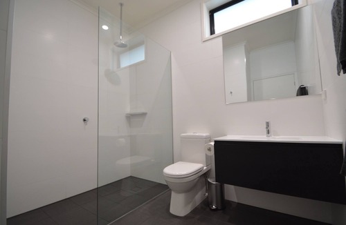 Apollo Bay Hotel | Beachfront Motel