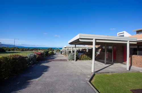 Apollo Bay Hotel | Beachfront Motel