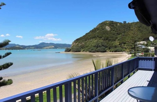 Coromandel Apartment | Beachfront Bliss ~ Upper Deck Apartment