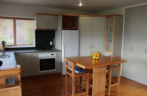 Coromandel House | Beachfront hideaway in Ruffins Bay