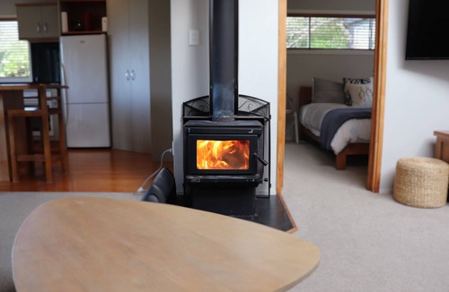 Coromandel House | Beachfront hideaway in Ruffins Bay