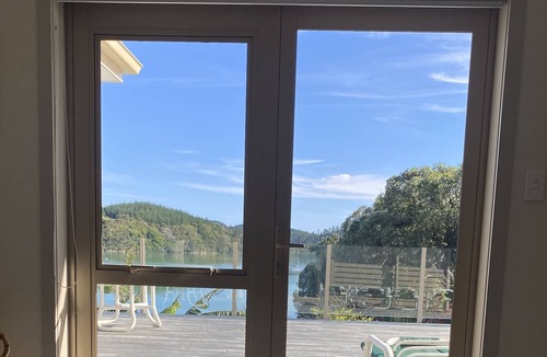 Whangaruru House | Beachfront