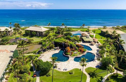 Hanamaulu Apartment | Beachfront Ocean View Lanai, King Bed, AC, Spa, Pool & Gym