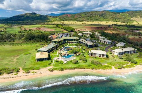 Hanamaulu Apartment | Beachfront Ocean View Lanai, King Bed, AC, Spa, Pool & Gym