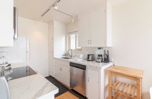 Sharp Park House | Beachfront Ocean Views 20 Mins to SF!