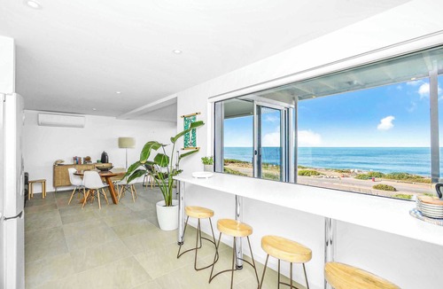 Hayborough Apartment | Beachfront on Seagull - Uninterrupted Seaviews.
