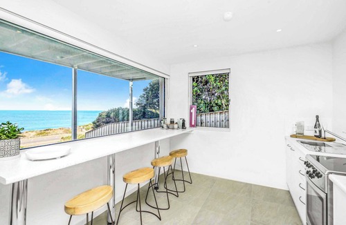 Hayborough Apartment | Beachfront on Seagull - Uninterrupted Seaviews.