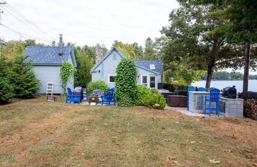 North Sebago Cottage | BEACHFRONT ON SEBAGO LAKE