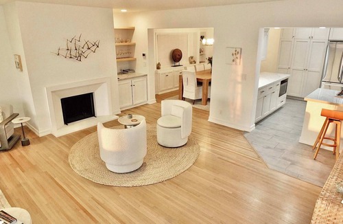 Peninsula House | Beachfront on the Peninsula - World Cup Nearby!