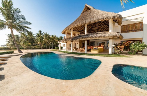 Barra de Colotepec Villa | Beachfront Open-Air Oasis