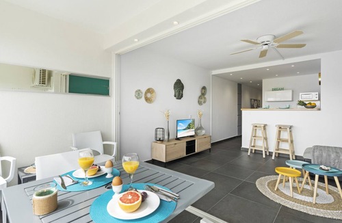 Orient Bay Condo | Beachfront Orient Bay 1‑BR Condo Mont Vernon Balcony Pool Fast Wi‑Fi