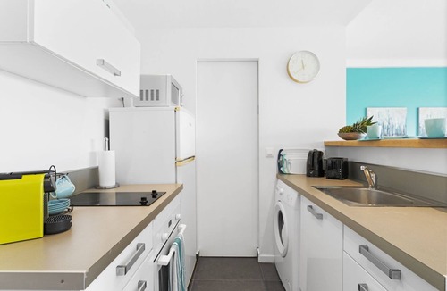 Orient Bay Condo | Beachfront Orient Bay 1‑BR Condo Mont Vernon Balcony Pool Fast Wi‑Fi