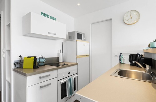 Orient Bay Condo | Beachfront Orient Bay 1‑BR Condo Mont Vernon Balcony Pool Fast Wi‑Fi