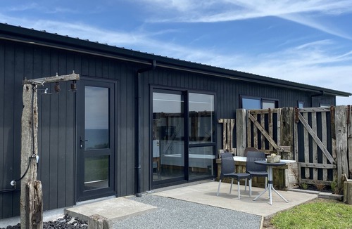 Bay of Plenty Region Apartment | Beachfront Pacific - Rustic Coastal - Guest Suite.