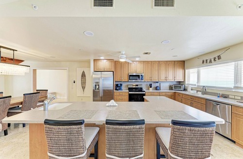 Englewood House | Beachfront Palace with Birdseye Rooftop Deck!