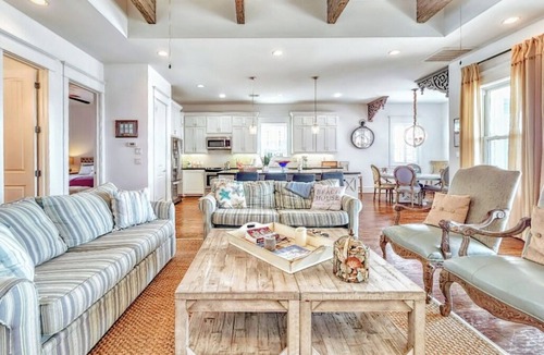 Bermuda Beach House | Beachfront Panoramic Gulf Views Close to Seawall