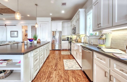 Bermuda Beach House | Beachfront Panoramic Gulf Views Close to Seawall