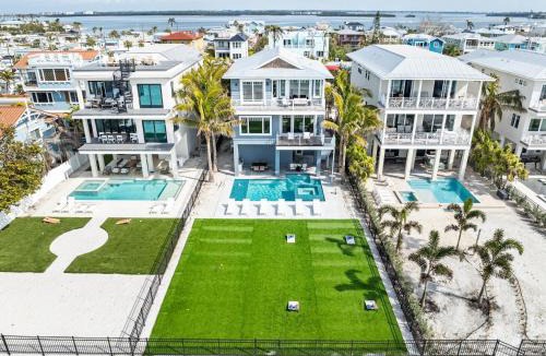 Bradenton Beach House | Beachfront Paradise