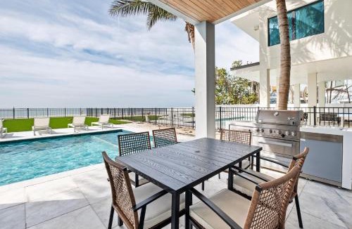 Bradenton Beach House | Beachfront Paradise