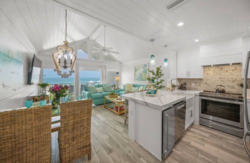 Holmes Beach Condo | ~ BEACHFRONT PARADISE 1 ~ YES, THAT'S YOUR VIEW! ~ SPECIALS ~