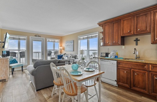 Galveston Condo | "Beachfront Paradise - Wake Up to Ocean Views & Waves!