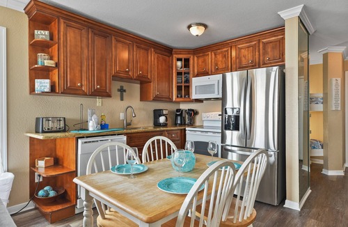 Galveston Condo | "Beachfront Paradise - Wake Up to Ocean Views & Waves!