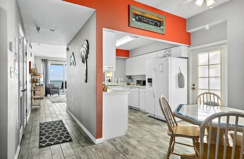 Palm Coast Apartment | Beachfront Penthouse with Balcony & Resort Pools