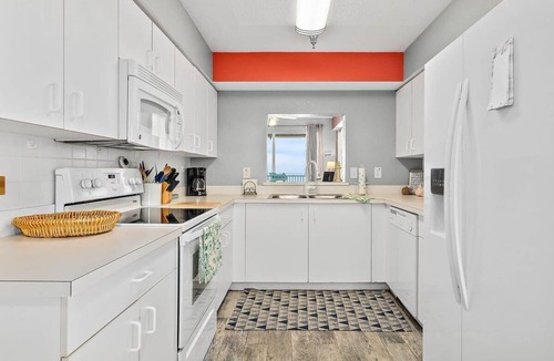 Palm Coast Apartment | Beachfront Penthouse with Balcony & Resort Pools