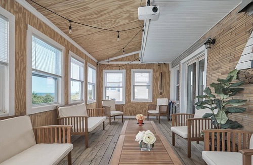 Cottage Line Apartment | BEACHFRONT Penthouse with a POOL!