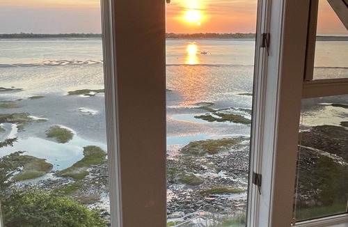 Great Neck House | Beachfront Private 3Bdr/3 Bath Home with Sandy Beach on Great Neck in Ipswich MA