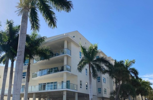 Siesta Key Condo | Beachfront Property - Luxury Penthouse - Great Location!