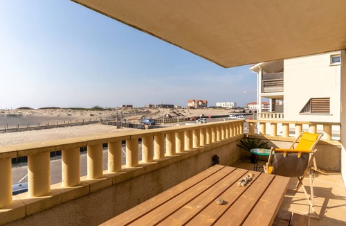 Biscarrosse Plage Apartment | Beachfront Renovated 2BR Apartment with Pool & Parking - Biscarrosse - Sleeps 6