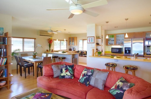 Mokuleia House | BEACHFRONT REEF TURTLES KAYAK NORTH SHORE