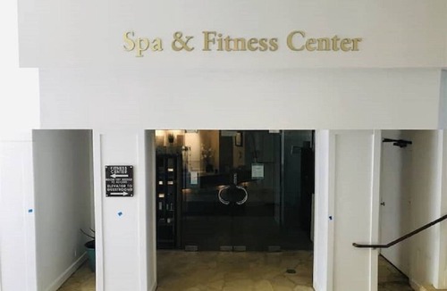 Hanamaulu Condo | BEACHFRONT RESORT restaurants on site, Ocean & Pool Views!