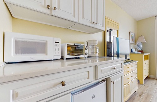 Miramar Beach Apartment | Beachfront resort studio with pool, hot tub, & easy beach access