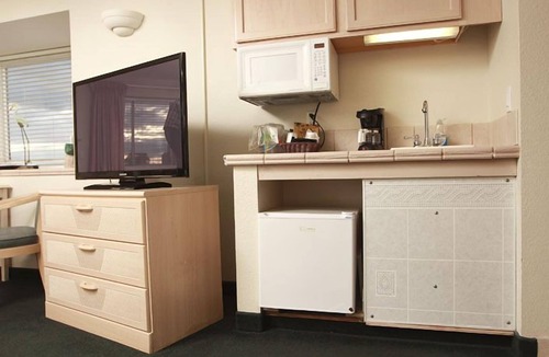 Port Clinton Hotel | Beachfront Resort