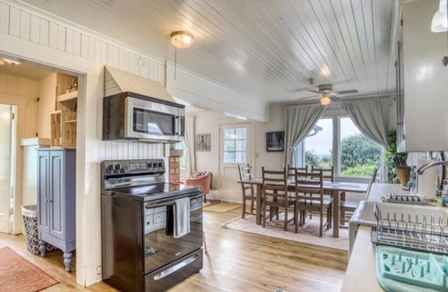 Rockaway Beach Cottage | Beachfront retreat with hot tub | Dog-friendly
