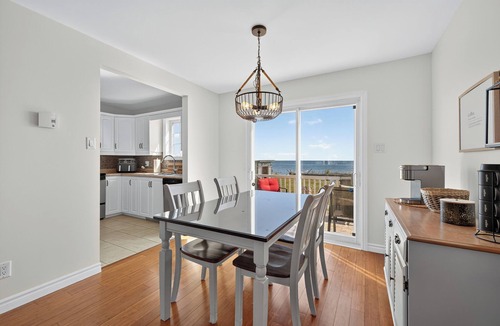 Beresford House | *Beachfront Retreat*Stunning Views*Paddle*Relax