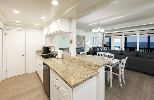 South Oceanside Condo | Beachfront Retreat