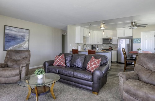 Downtown Condo | Beachfront Retreat With Balcony Overlooking Pacific Ocean