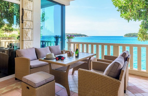 Lozica Apartment | Beachfront Royal Suite