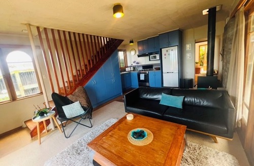 Eskdale House | Beachfront, rustic, sunny 3 bdrm house, with birdlife.