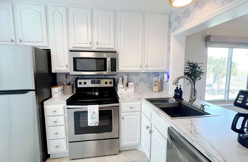 Beachwalk Condo | Beachfront Saint Helena Island Condo w/Amenities!