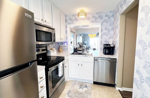 Beachwalk Condo | Beachfront Saint Helena Island Condo w/Amenities!