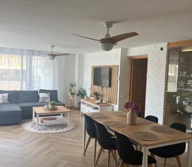 Salou City Centre Apartment | Beachfront Salou apartment with sea view