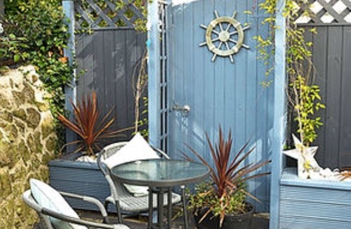 Colwyn Bay Cottage | Beachfront Sea View Cottage