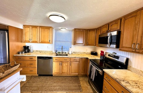 Campground Landing House | Beachfront~Seaside Sea-duction-Dog Friendly