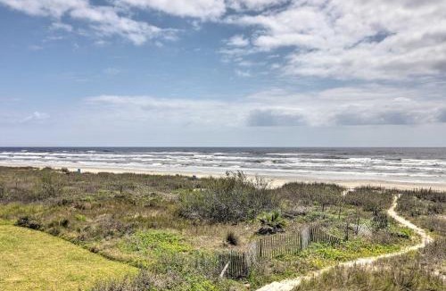 Galveston House | Beachfront Serenity in Galveston! Group-Ready Home