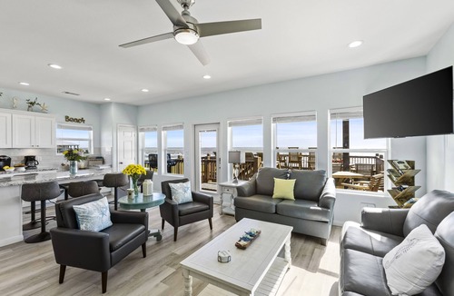 Port Bolivar House | Beachfront | Spacious, Pet-Friendly & Relaxing