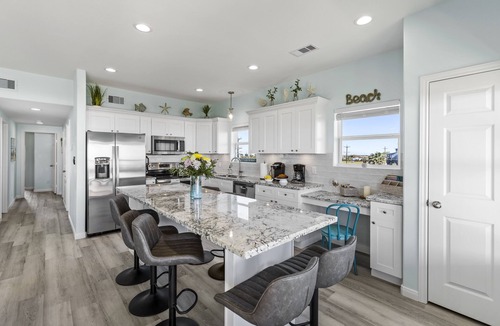 Port Bolivar House | Beachfront | Spacious, Pet-Friendly & Relaxing